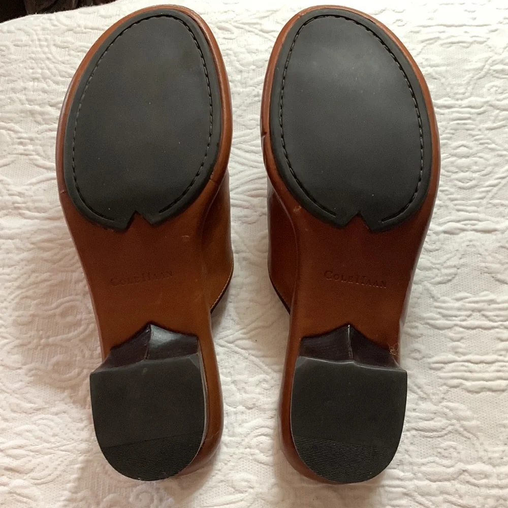 COLE HANN COUNTRY NEVER WORN/NWOTS SLIDE SZ 7 1/2 COGNAC/BLACK 1 1/2” HEEL - Picture 5 of 10